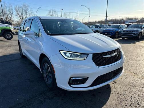 2022 Chrysler Pacifica Hybrid Touring L