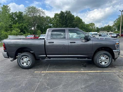 2025 RAM 2500 Tradesman Crew Cab 4x4 6'4' Box