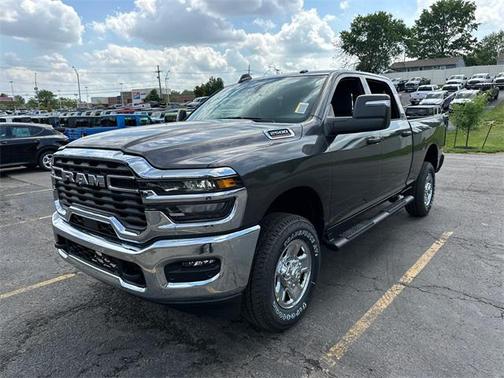 2025 RAM 2500 Tradesman Crew Cab 4x4 6'4' Box