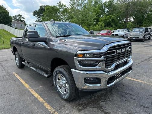 2025 RAM 2500 Tradesman Crew Cab 4x4 6'4' Box
