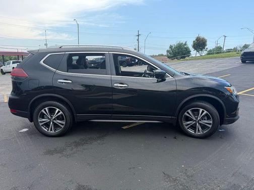 Magnetic Black Pearl 2019 Nissan Rogue SV