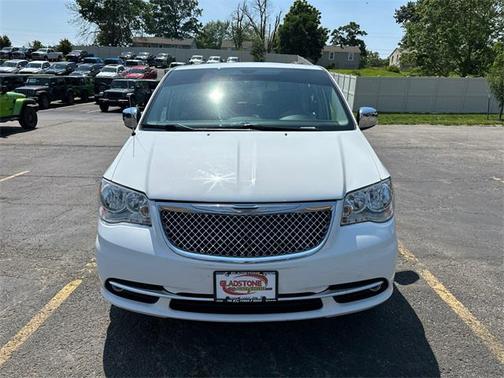 2016 Chrysler Town & Country Touring-L