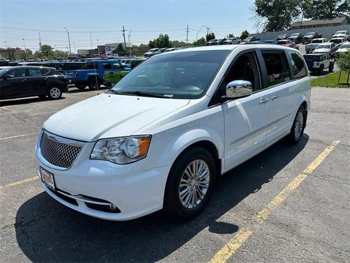 2016 Chrysler Town & Country Touring-L