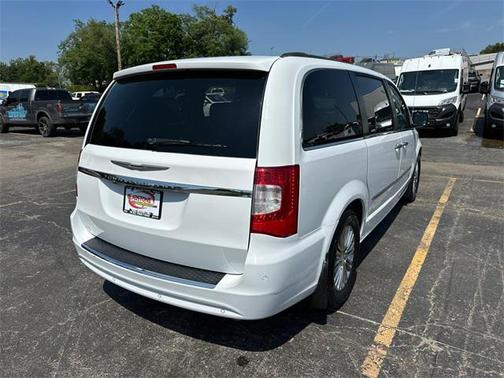 2016 Chrysler Town & Country Touring-L