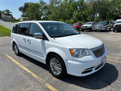 2016 Chrysler Town & Country Touring-L