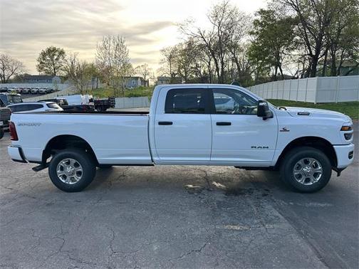 2025 RAM 3500 Big Horn Crew Cab 4x4 8' Box