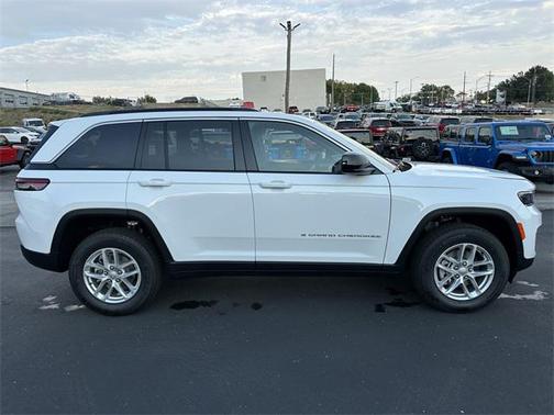 2025 Jeep Grand Cherokee Laredo