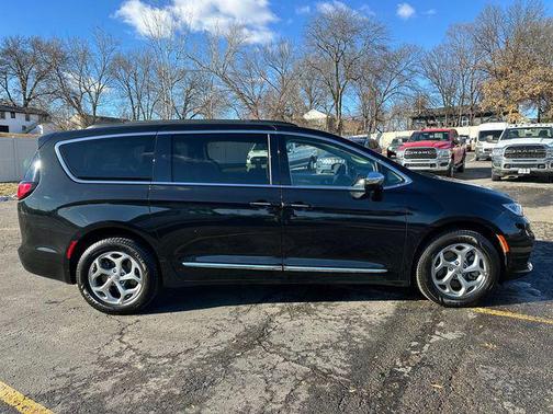 2023 Chrysler Pacifica Limited