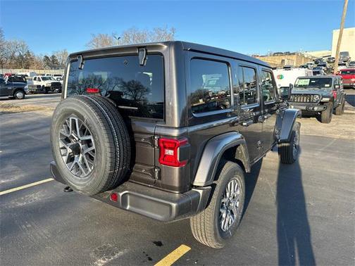 2025 Jeep Wrangler 4-Door Sahara 4x4