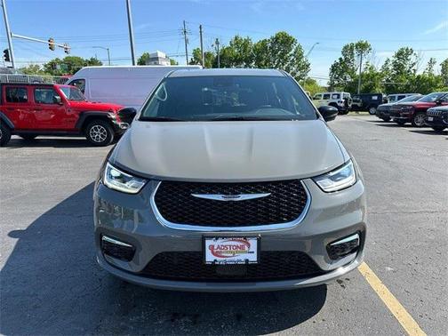 2025 Chrysler Pacifica L