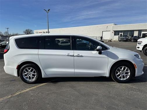 2023 Chrysler Pacifica Touring