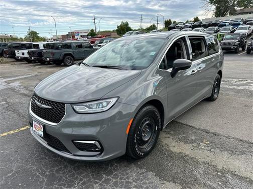 2023 Chrysler Pacifica Hybrid Touring L