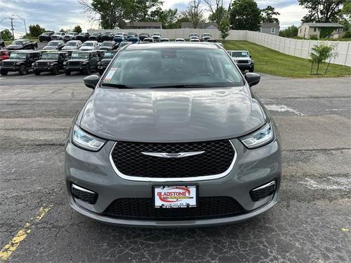 2023 Chrysler Pacifica Hybrid Touring L