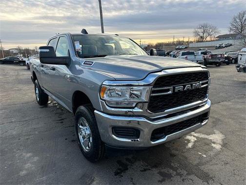2024 RAM 2500 Tradesman Crew Cab 4x4 6'4' Box
