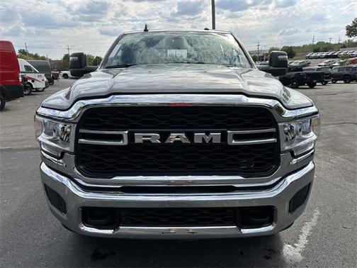 2024 RAM 2500 Tradesman Crew Cab 4x4 6'4' Box