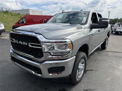 2024 RAM 2500 Tradesman Crew Cab 4x4 6'4' Box