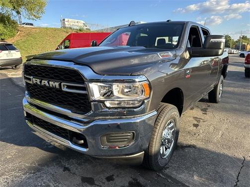 2024 RAM 2500 Tradesman Crew Cab 4x4 6'4' Box