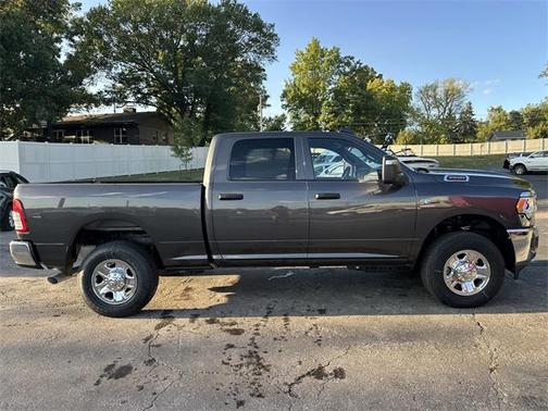 2024 RAM 2500 Tradesman Crew Cab 4x4 6'4' Box