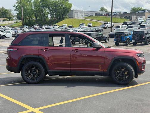 Velvet Red Pearlcoat 2024 Jeep Grand Cherokee Altitude