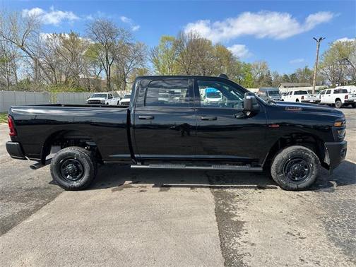 2025 RAM 2500 Tradesman Crew Cab 4x4 6'4' Box