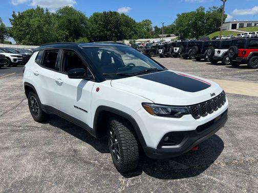 Bright White Clearcoat 2026 Jeep Compass Trailhawk