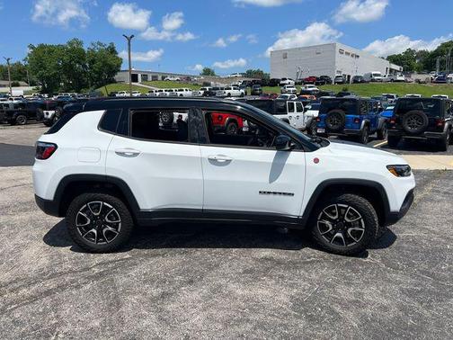 Bright White Clearcoat 2026 Jeep Compass Trailhawk