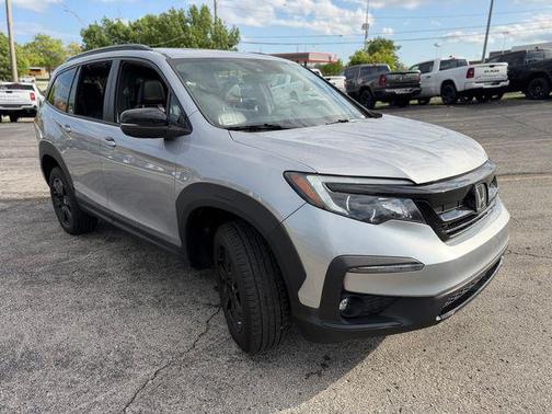 Lunar Silver Metallic 2022 Honda Pilot AWD TrailSport