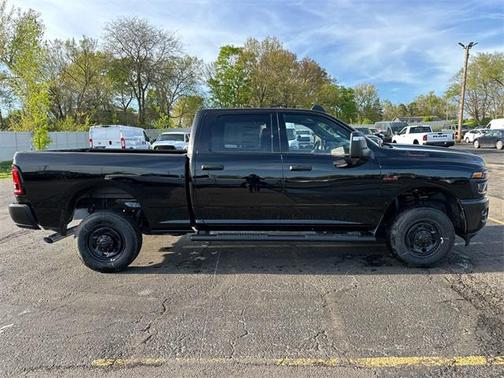2025 RAM 2500 Tradesman Crew Cab 4x4 6'4' Box