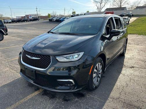 2023 Chrysler Pacifica Hybrid Touring L