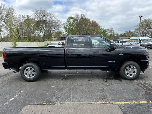 2025 RAM 3500 Big Horn Crew Cab 4x4 8' Box