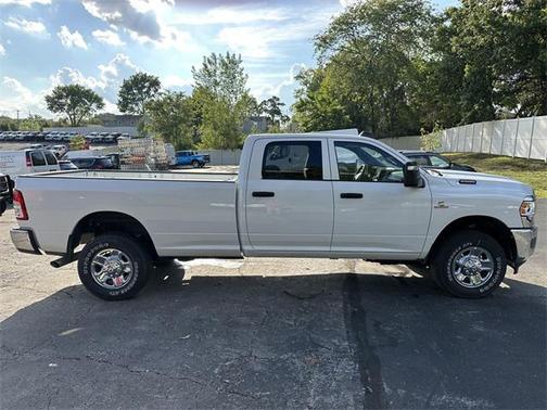 2024 RAM 2500 Tradesman Crew Cab 4x4 8' Box