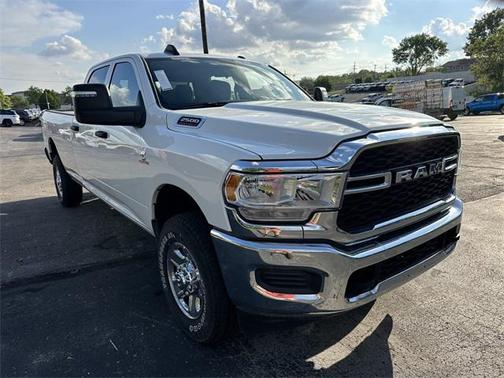 2024 RAM 2500 Tradesman Crew Cab 4x4 8' Box