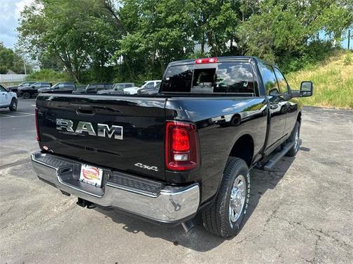 2025 RAM 2500 Tradesman Crew Cab 4x4 6'4' Box