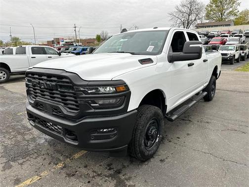 2025 RAM 2500 Tradesman Crew Cab 4x4 6'4' Box