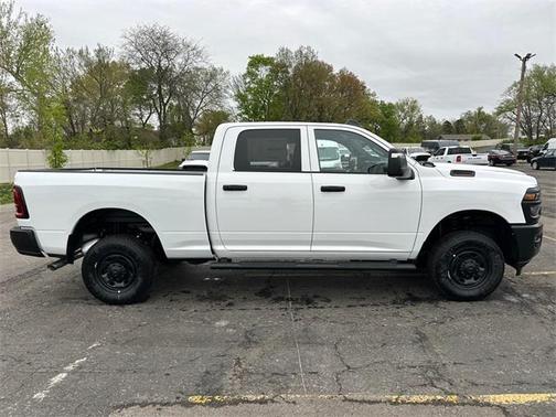2025 RAM 2500 Tradesman Crew Cab 4x4 6'4' Box