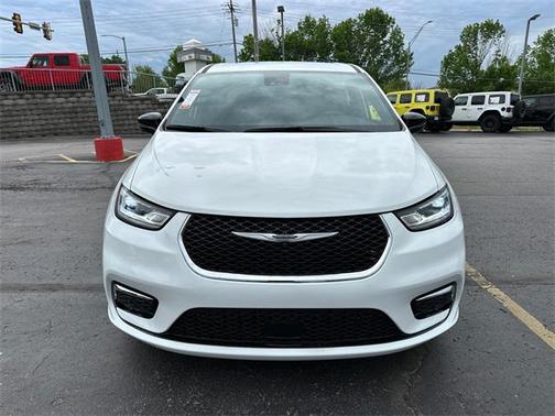 2025 Chrysler Pacifica L