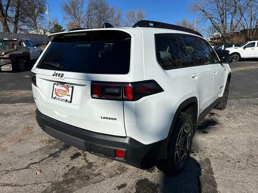 2026 Jeep Cherokee Laredo 4x4