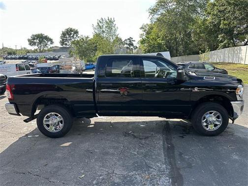 2024 RAM 2500 Tradesman Crew Cab 4x4 6'4' Box