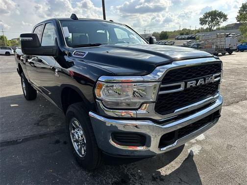 2024 RAM 2500 Tradesman Crew Cab 4x4 6'4' Box
