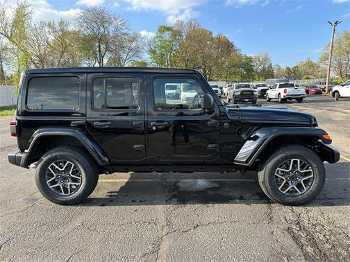 2025 Jeep Wrangler 4-Door Sahara 4x4
