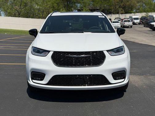 White 2026 Chrysler Pacifica Limited