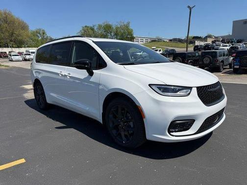 White 2026 Chrysler Pacifica Limited