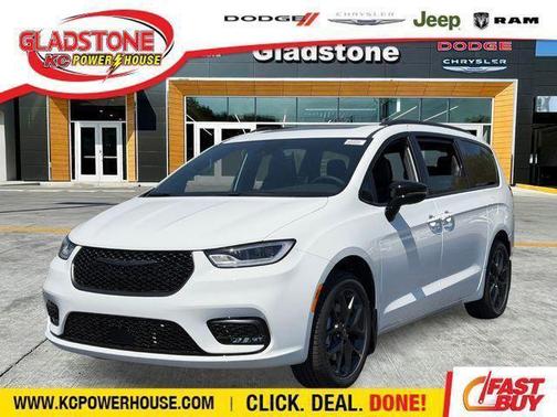 White 2026 Chrysler Pacifica Limited