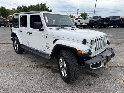 Bright White Clearcoat 2022 Jeep Wrangler Unlimited Sahara