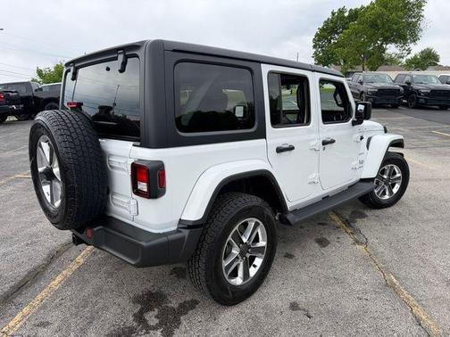Bright White Clearcoat 2022 Jeep Wrangler Unlimited Sahara