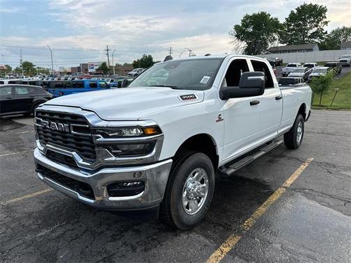 2025 RAM 3500 Tradesman Crew Cab 4x4 8' Box