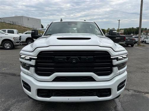 2025 RAM 2500 Laramie Crew Cab 4x4 8' Box