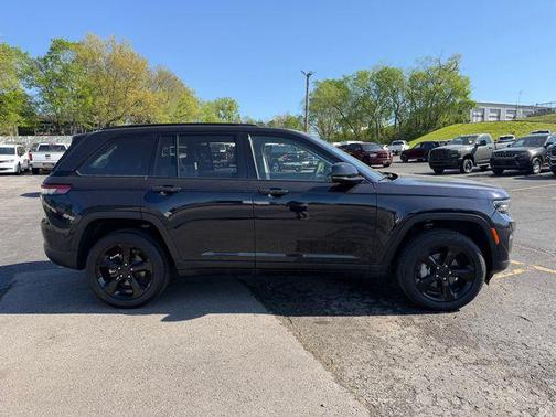 Midnight Sky 2024 Jeep Grand Cherokee Limited