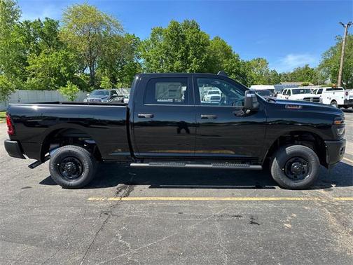 2025 RAM 2500 Tradesman Crew Cab 4x4 6'4' Box