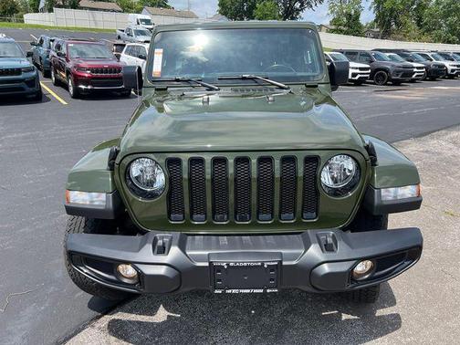 Sarge Green Clearcoat 2023 Jeep Wrangler 4-Door Sahara Altitude